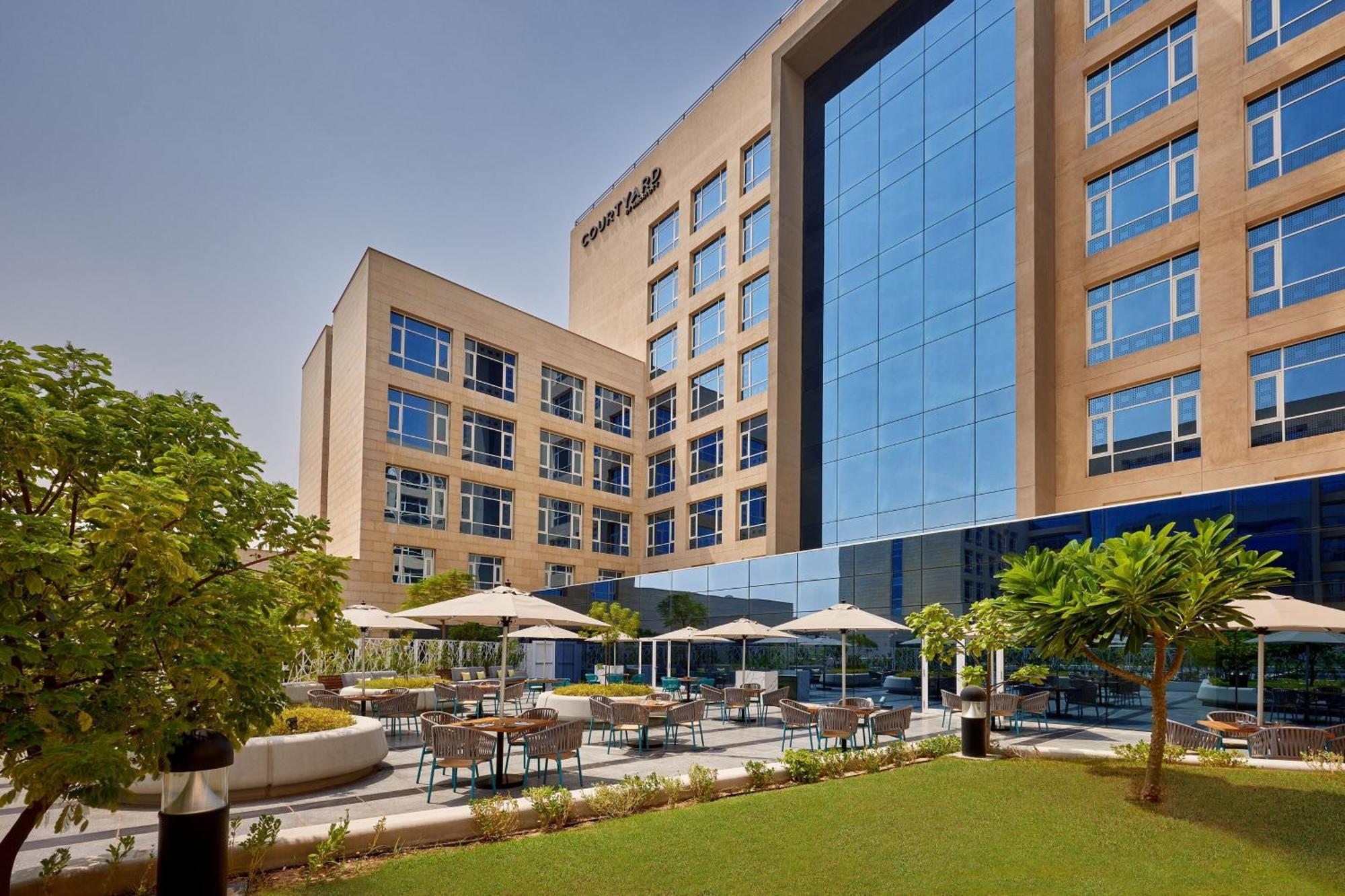 Courtyard By Marriott Jubail Hotel Exterior photo